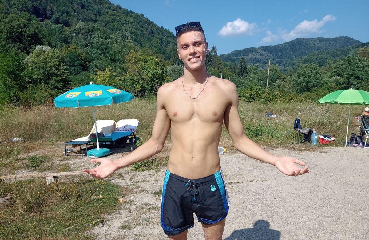 David Popovici i s-a destăinuit lui Micutzu: „Un membru al familiei se confruntă cu dependența de droguri și jocuri de noroc” + Drumul de la copilul agresat de antrenoare la campionul olimpic