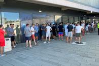În Ghencea era coadă la bilete înaintea deschiderii caselor » Imagini de la reporterii GSP