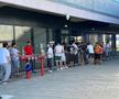 În Ghencea era coadă la bilete înaintea deschiderii caselor » Imagini de la reporterii GSP