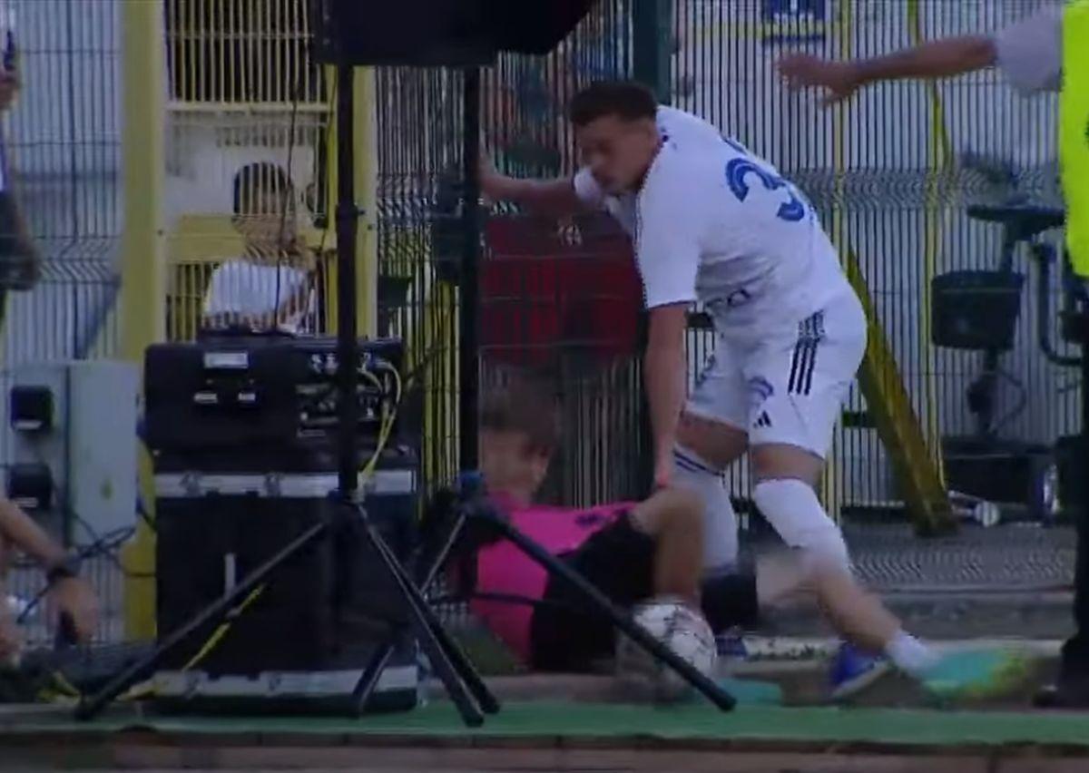 Copil de mingi accidentat la FC Botoșani - FCU Craiova / FOTO: Capturi TV @Orange Sport 1