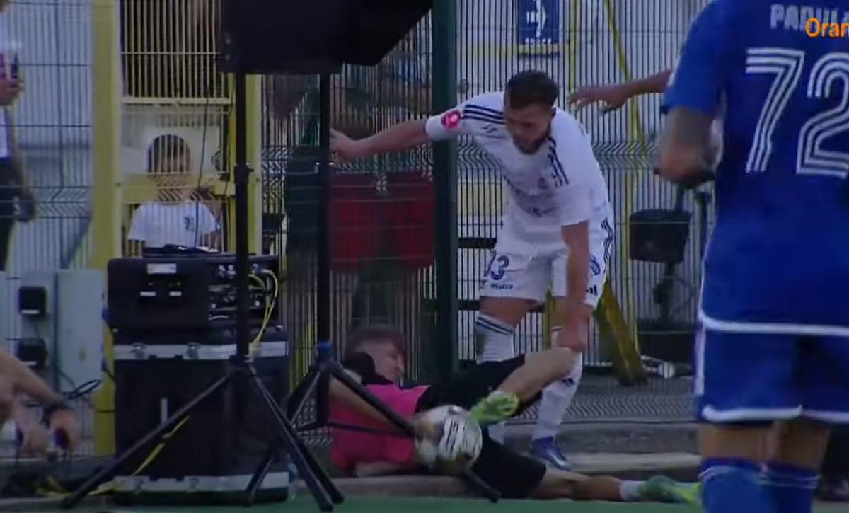 Copil de mingi accidentat la FC Botoșani - FCU Craiova / FOTO: Capturi TV @Orange Sport 1
