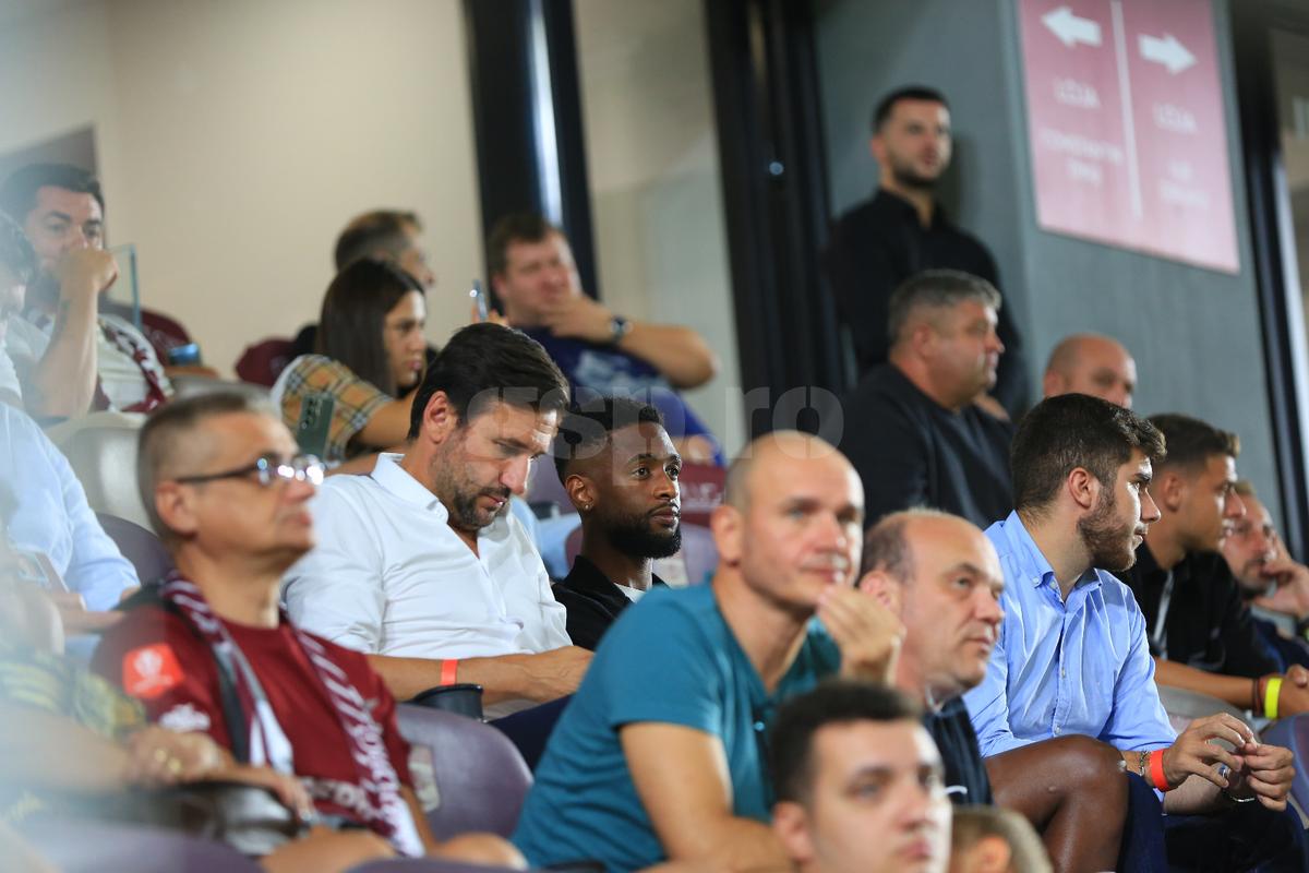 Cea mai nouă achiziție a Rapidului » Jucătorul a fost surprins de fotoreporterul GSP în tribunele Stadionului Giulești