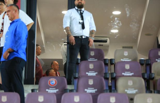 Cum au fost surprinși Dan Șucu și Marius Șumudică în loje de fotoreporterul GSP, la finalul meciului din Giulești