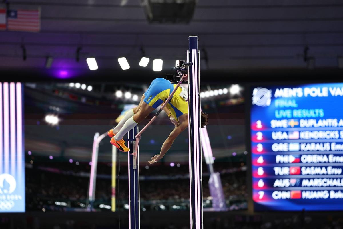 Armand Duplantis, săritura PERFECTĂ și record mondial la săritura cu prăjina, 6,25 metri! Totul sub ochii a peste 80.000 de oameni