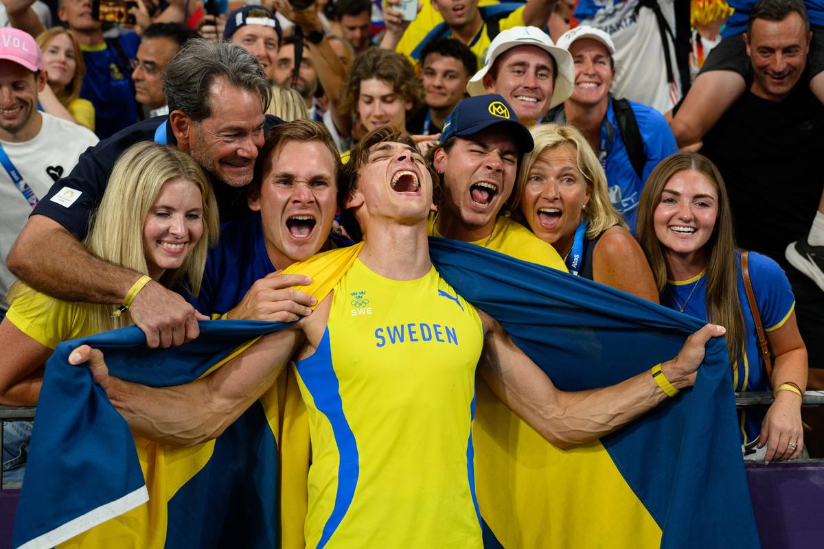 Armand Duplantis, săritura PERFECTĂ și record mondial la săritura cu prăjina, 6,25 metri! Totul sub ochii a peste 80.000 de oameni