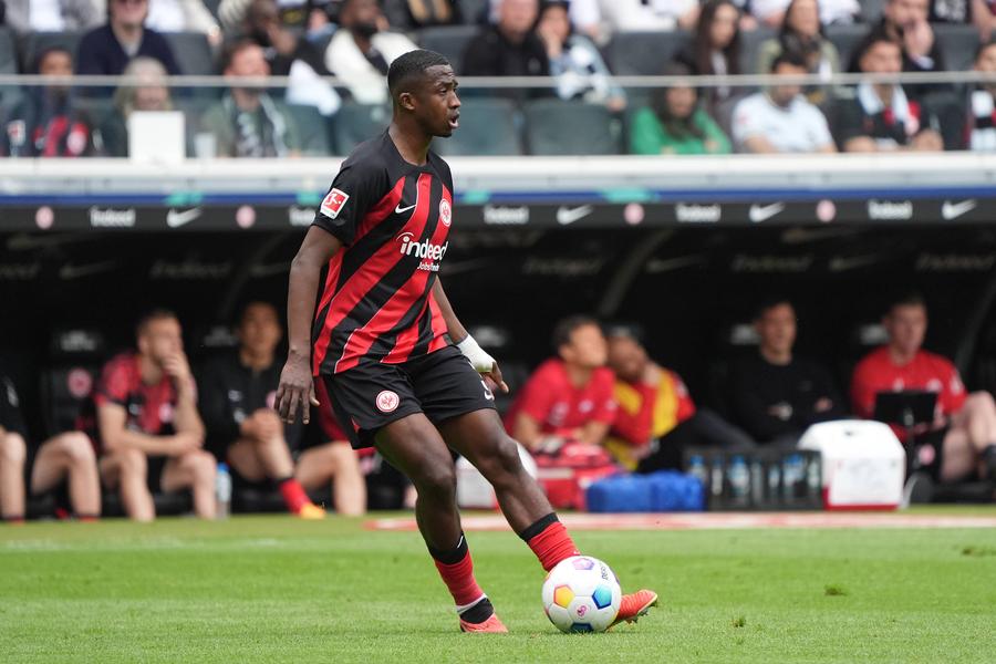 Willian Pacho, jucând pentru Eintracht Frankfurt / foto: Imago Images PSG a reușit astăzi un supertransfer și este aproape de al doilea » 110 milioane de euro pentru două achiziții!