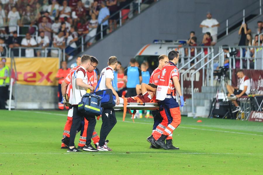 Borislav Burmaz // FOTO: Ionuț Iordache (GSP) Brambureală totală cu sistemul britanic: noul Rapid a uitat să joace fotbal! Sepsi a dat tonul în Giulești, iar fanii i-au cerut demisia lui Lennon
