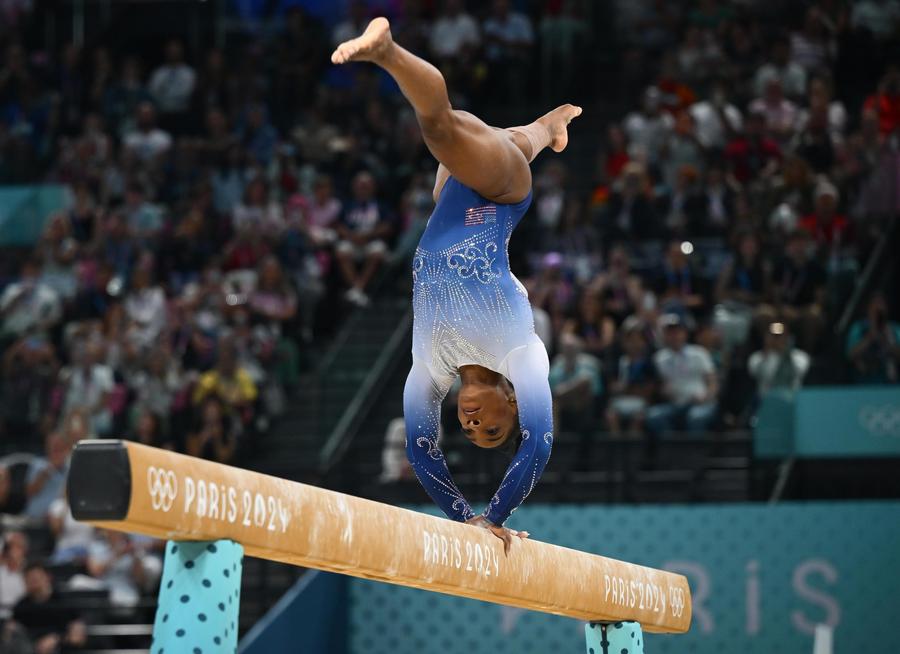 Simone Biles Foto: Raed Krishan (Paris) Dialog legendar între Nadia Comăneci și Simone Biles despre perfecțiune la aniversarea de 80 de ani a cotidianului L’Equipe