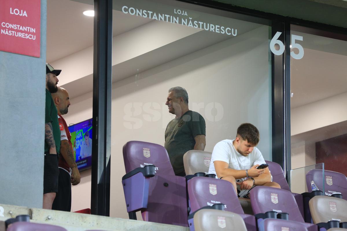 Cum au fost surprinși Dan Șucu și Marius Șumudică în loje de fotoreporterul GSP, la finalul meciului din Giulești