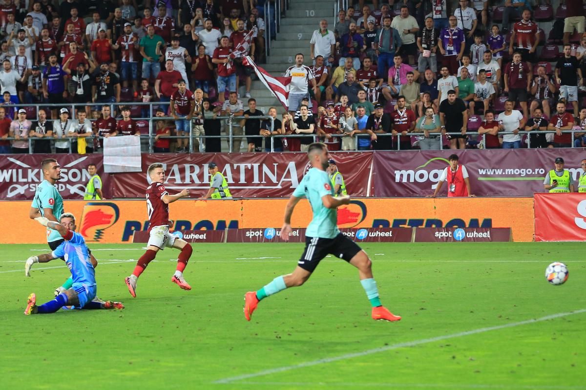 Brambureală totală cu sistemul britanic: noul Rapid a uitat să joace fotbal! Sepsi a dat tonul în Giulești, iar fanii i-au cerut demisia lui Lennon