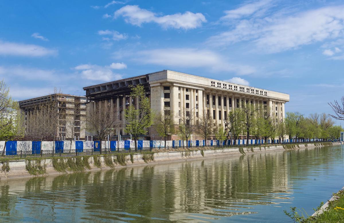 Ce destinație ar putea să aibă mastodontul eșuat din inima Bucureștiului » Plan aiuritor: „Peste 50.000 de locuri”