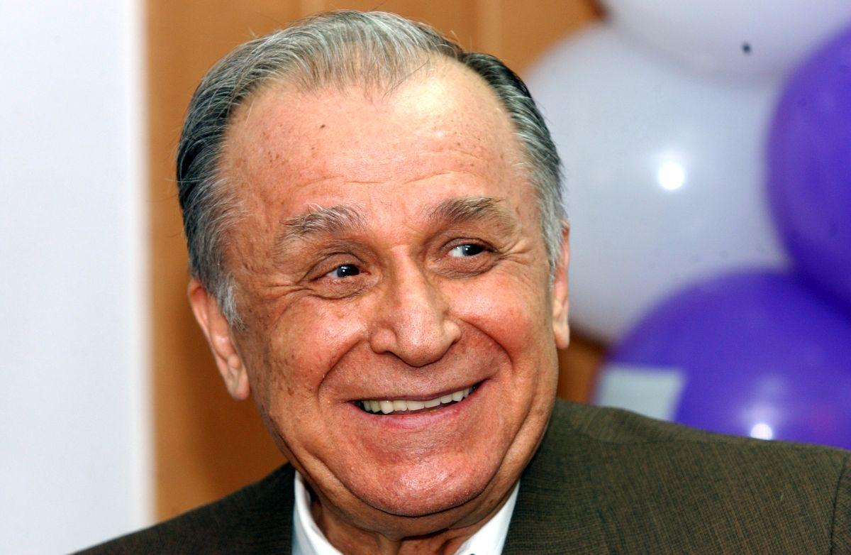 Rapidistul Ion Iliescu, alături de George Copos - imagini din arhiva de aur a Gazetei + alte ipostaze cu primul președinte de după căderea regimului comunist
