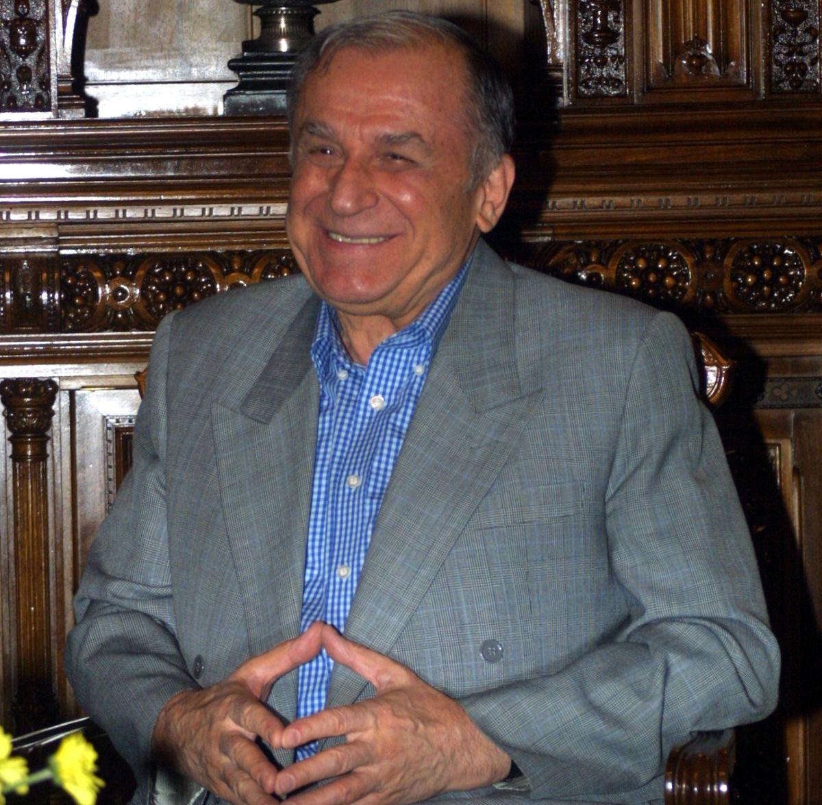 Întâmplarea uitată cu Ion Iliescu și Gică Hagi: „Era să-și rupă piciorul. Ploua și a alunecat pe marmură”