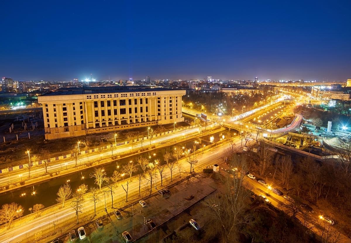 Ce destinație ar putea să aibă mastodontul eșuat din inima Bucureștiului » Plan aiuritor: „Peste 50.000 de locuri”