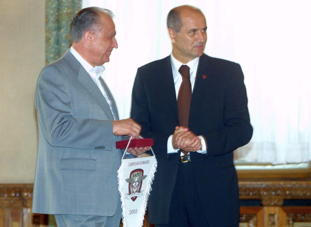 Rapidistul Ion Iliescu, alături de George Copos - imagini din arhiva de aur a Gazetei + alte ipostaze cu primul președinte de după căderea regimului comunist