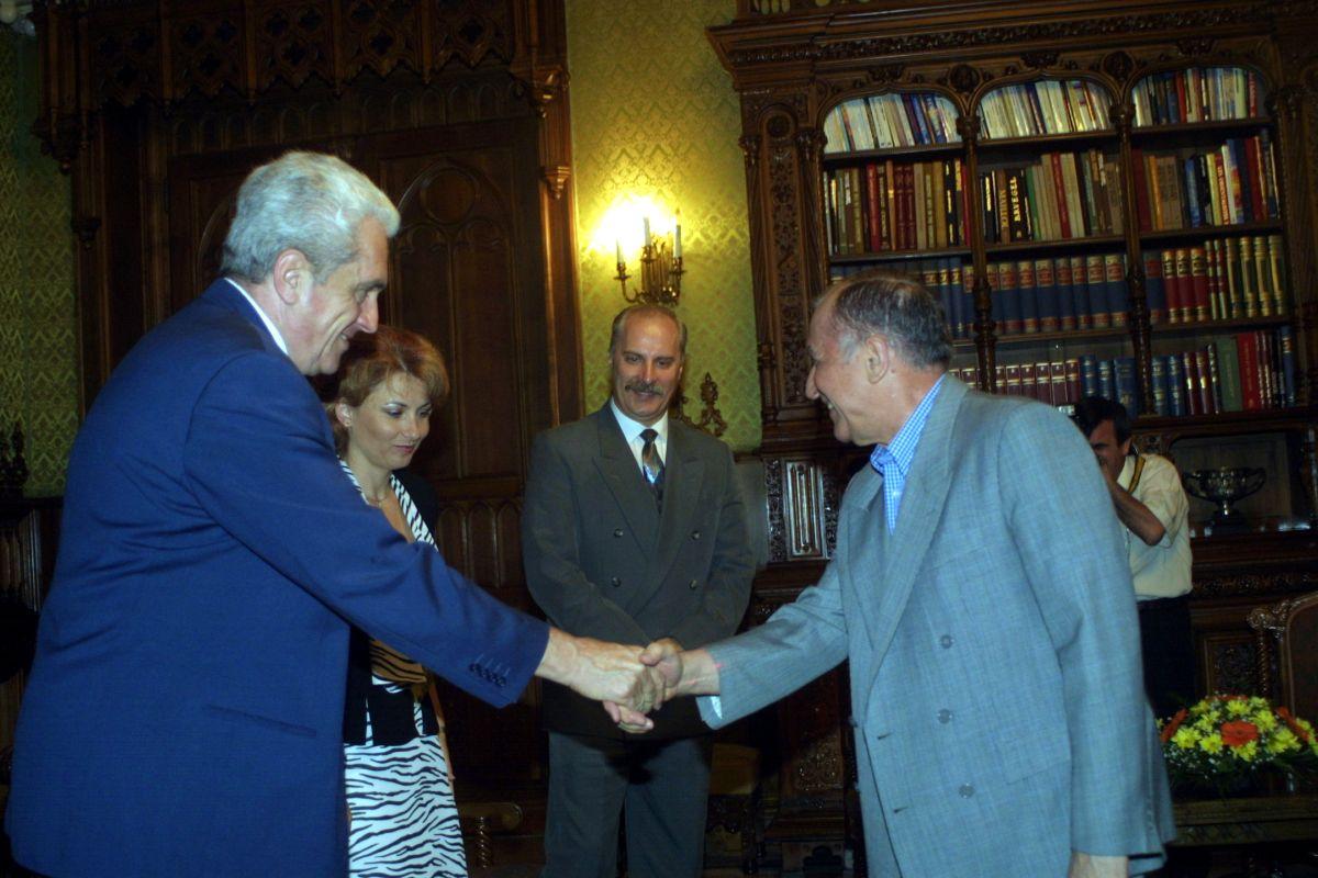 Rapidistul Ion Iliescu, alături de George Copos - imagini din arhiva de aur a Gazetei + alte ipostaze cu primul președinte de după căderea regimului comunist