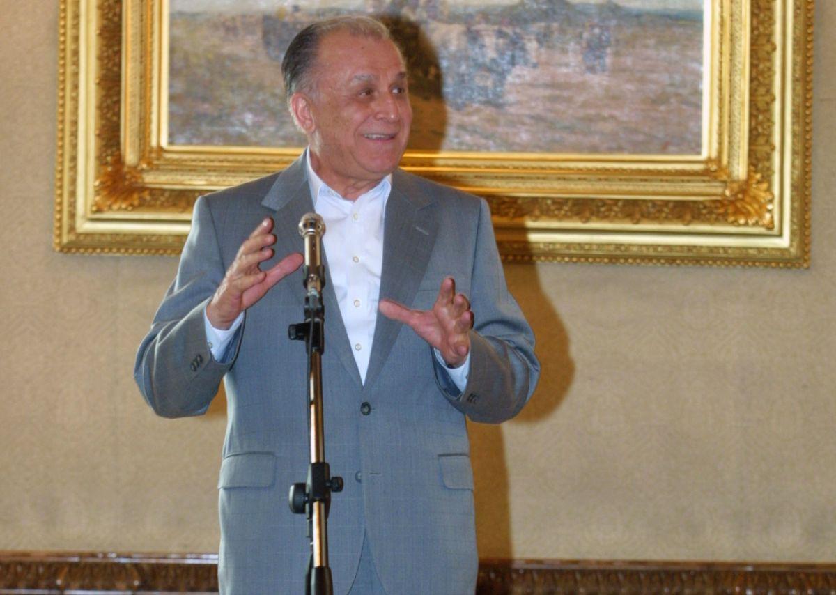 Rapidistul Ion Iliescu, alături de George Copos - imagini din arhiva de aur a Gazetei + alte ipostaze cu primul președinte de după căderea regimului comunist