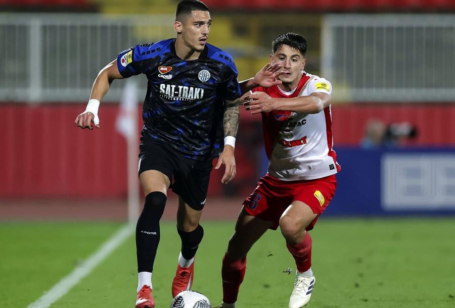 Marko Lazetic (n.r. la balon) // foto: Imago Images Posibila adversară a celor de la FCSB vrea să aducă un jucător de la AC Milan