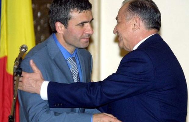 Întâmplarea uitată cu Ion Iliescu și Gică Hagi: „Era să-și rupă piciorul. Ploua și a alunecat pe marmură”
