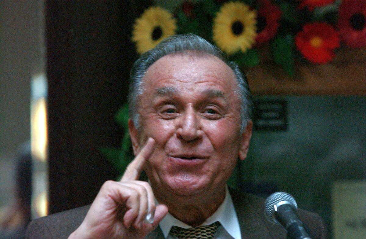 Rapidistul Ion Iliescu, alături de George Copos - imagini din arhiva de aur a Gazetei + alte ipostaze cu primul președinte de după căderea regimului comunist