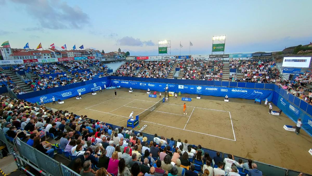 Imagini fenomenale cu turneul de tenis pe plajă din Luanco
