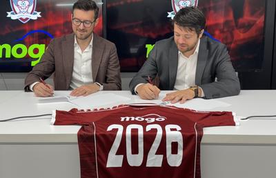 Mogo România continuă parteneriatul cu FC Rapid și face un pas în față: sponsor oficial pe tricourile echipei giuleștene