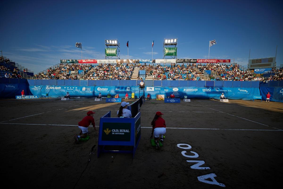 Imagini fenomenale cu turneul de tenis pe plajă din Luanco