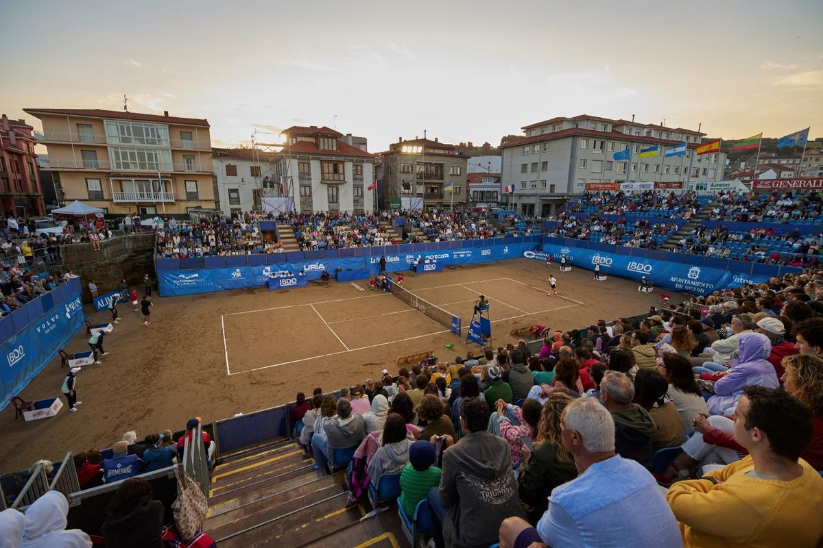 Imagini fenomenale cu turneul de tenis pe plajă din Luanco