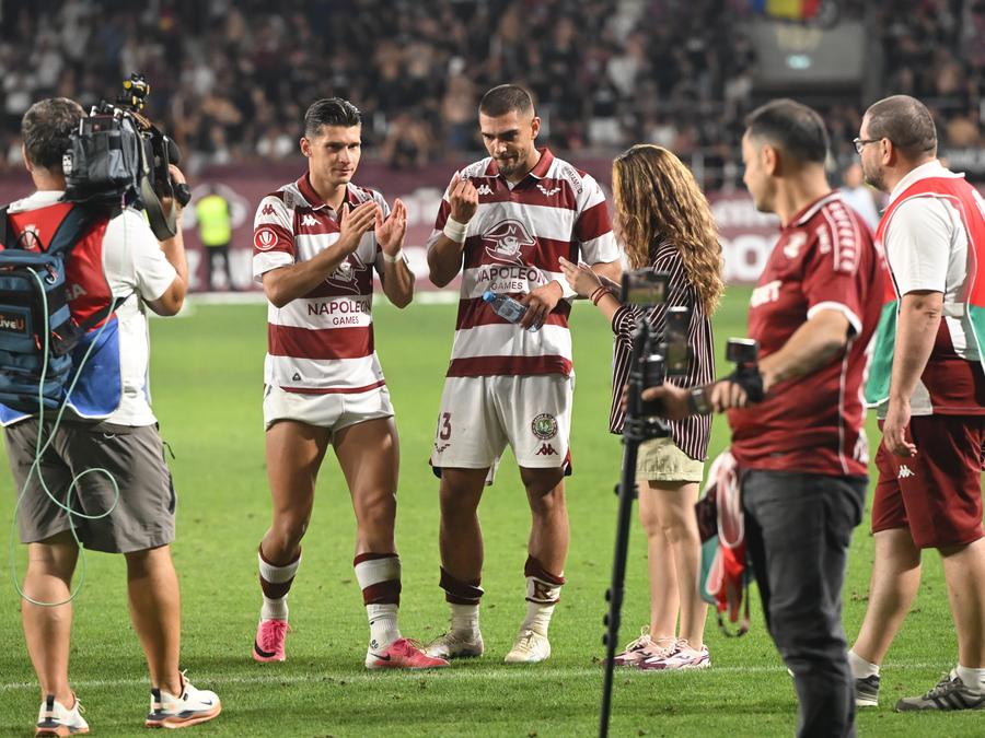 Denis Ciobotariu, după ultimul meci din campionat, 3-1 cu CFR Cluj (dreapta) Am aflat cei doi jucători de care Rapid vrea să scape în mercato » Mutare de peste 300.000 de euro pentru fotbalistul de națională
