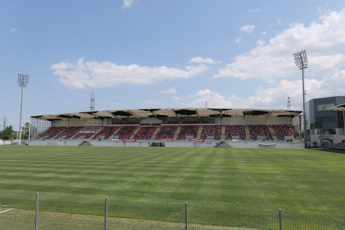 Cum a ajuns să arate stadionul fostei campioane a României, pe care au jucat mari echipe ale Europei » Dinamo și FCSB au jucat „acasă” aici!