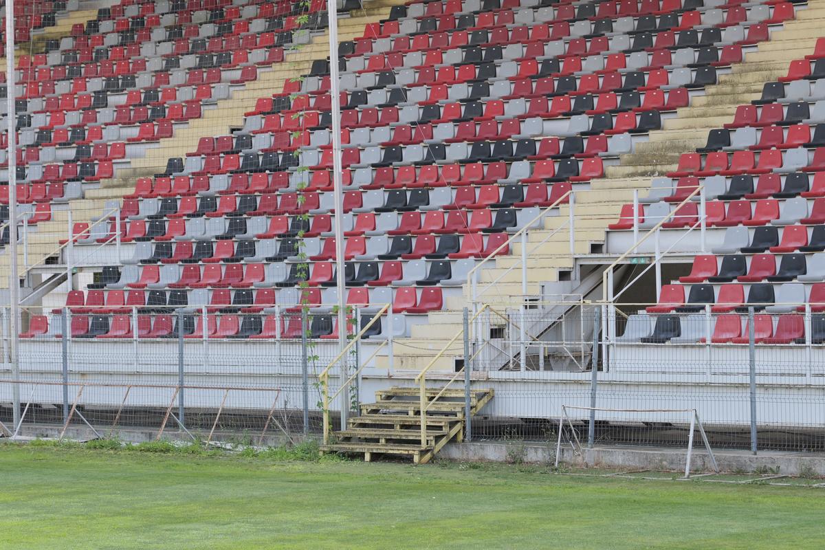 Cum a ajuns să arate stadionul fostei campioane a României, pe care au jucat mari echipe ale Europei » Dinamo și FCSB au jucat „acasă” aici!