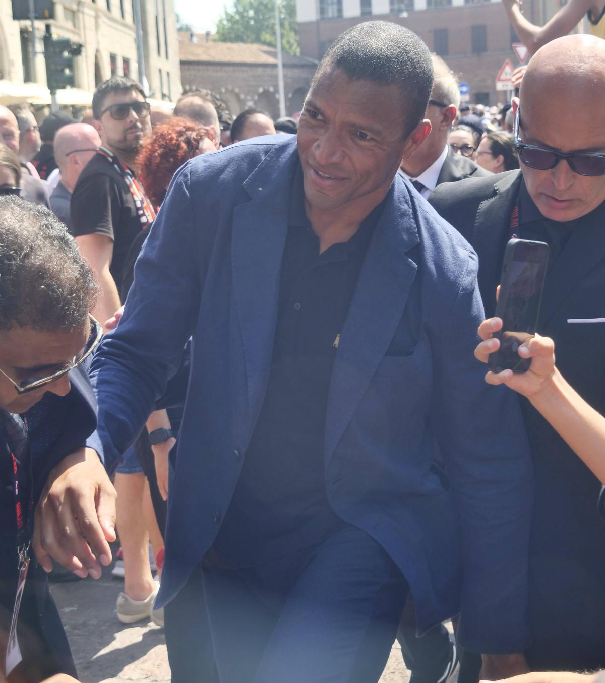 Dida a atras atenția la înmormântarea lui Franco Baresi