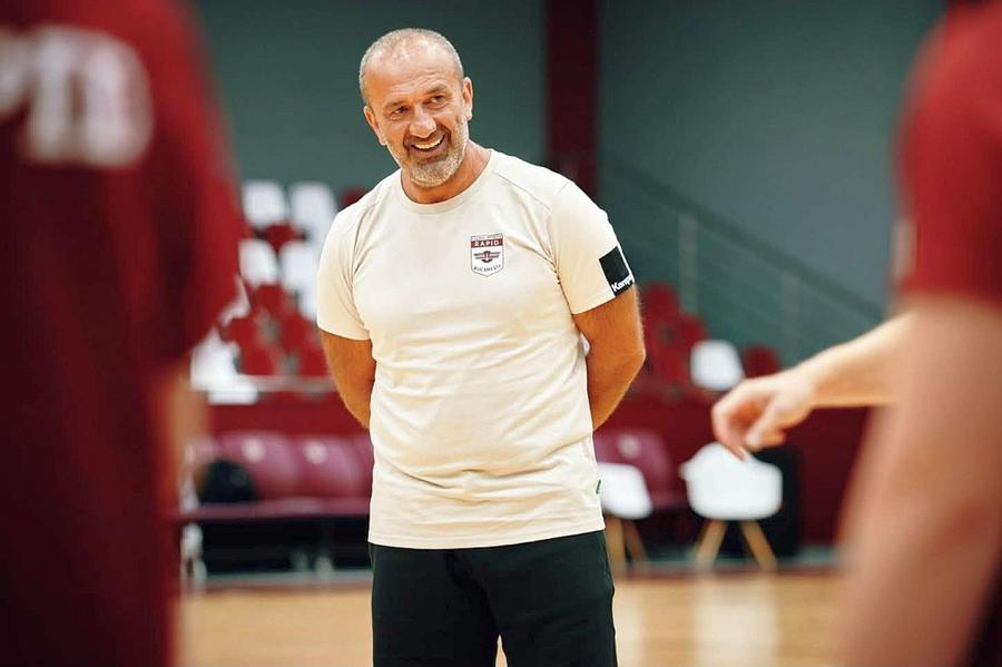 Dragan Adzic, antrenor CS Rapid// Foto: Facebook Astăzi începe turneul de foc de la Brăila! CSM București și Rapid își testează noile vedete + Ce pregătesc antrenorii