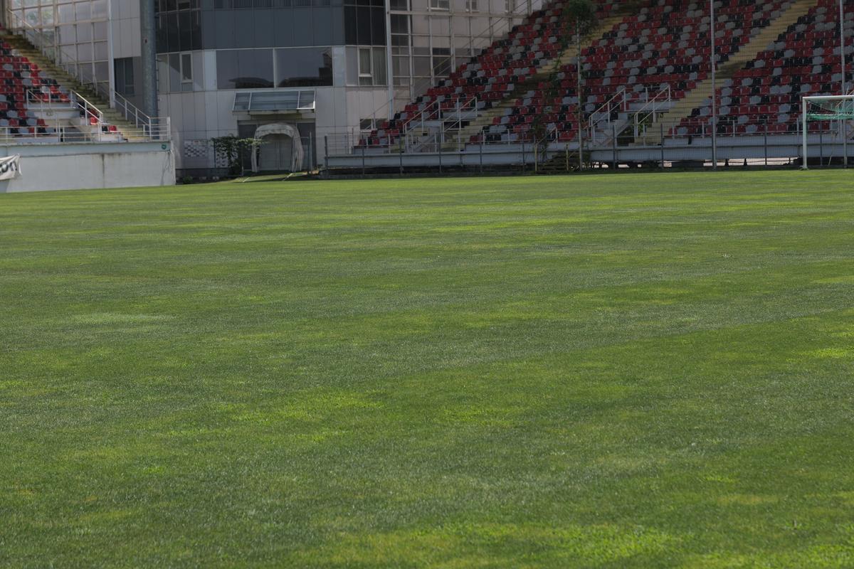 Cum a ajuns să arate stadionul fostei campioane a României, pe care au jucat mari echipe ale Europei » Dinamo și FCSB au jucat „acasă” aici!