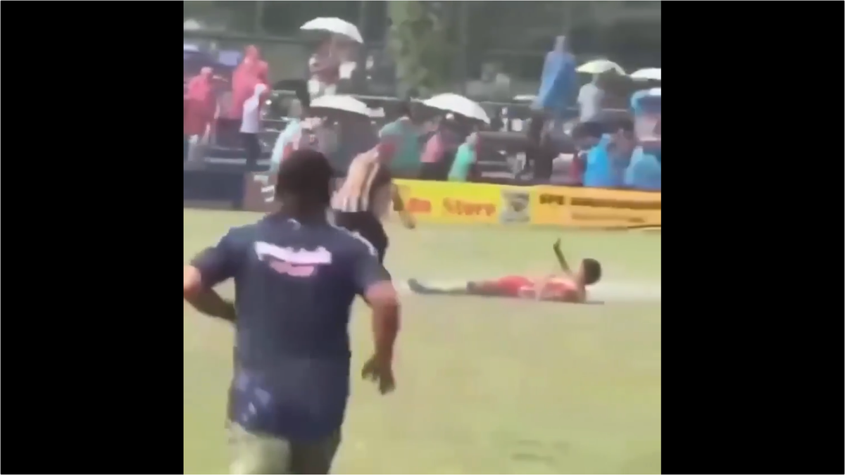Tragedie! Fotbalistul a murit pe loc, după ce a fost lovit de fulger