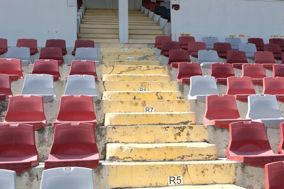 Cum a ajuns să arate stadionul fostei campioane a României, pe care au jucat mari echipe ale Europei » Dinamo și FCSB au jucat „acasă” aici!