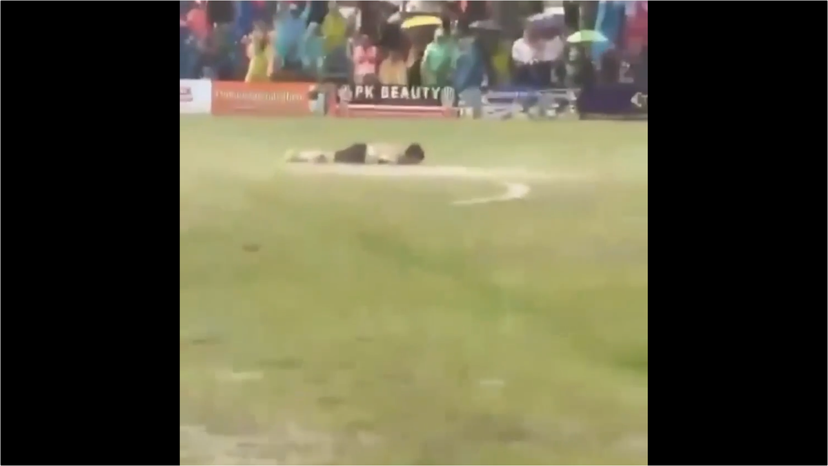 Tragedie! Fotbalistul a murit pe loc, după ce a fost lovit de fulger