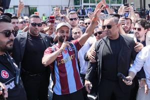 Mohamed Salah a ajuns în Turcia să semneze contractul » Sute de fani au pregătit o primire senzațională