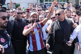 Imagini senzaționale de la primirea lui Mohamed Salah în Turcia » Ce număr va purta și care e simbolistica lui