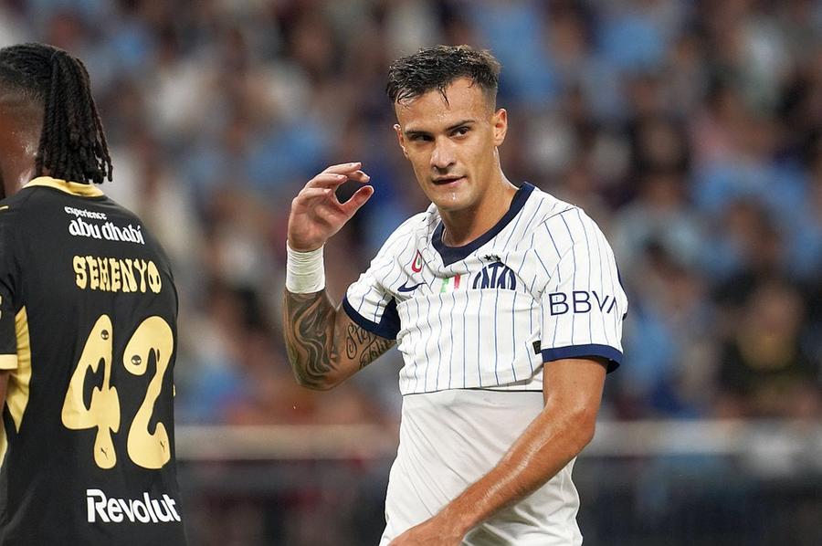 Aleksandar Stankovic, în acțiune pentru Inter în presezon // foto: Imago Images Italienii au aflat o nouă problemă a lui Cristi Chivu: „Are prea mulți jucători ofensivi!” » Cine ar mai putea pleca