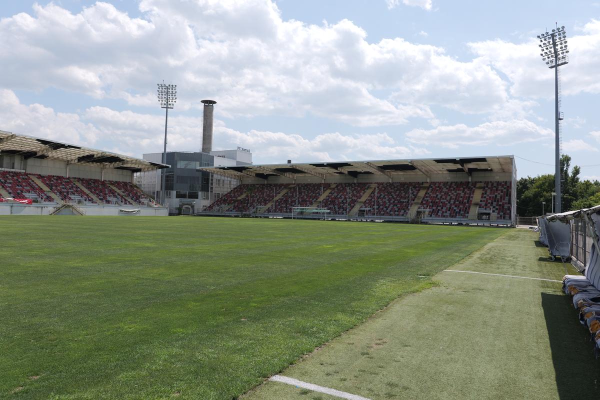Cum a ajuns să arate stadionul fostei campioane a României, pe care au jucat mari echipe ale Europei » Dinamo și FCSB au jucat „acasă” aici!