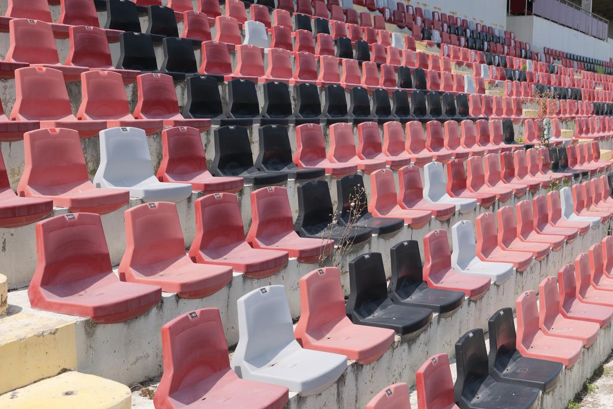 Cum a ajuns să arate stadionul fostei campioane a României, pe care au jucat mari echipe ale Europei » Dinamo și FCSB au jucat „acasă” aici!