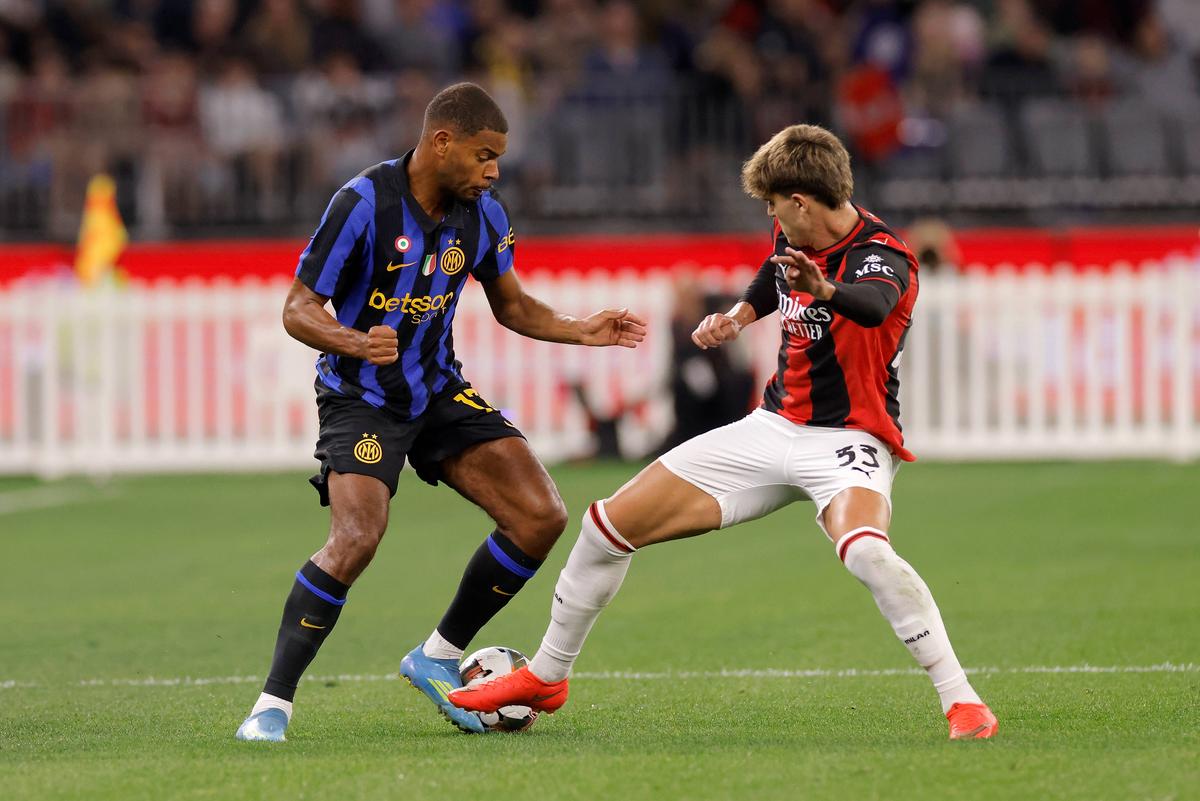 Milan - Inter 1-1 » Rivalele milaneze au dat-o la pace în Derby della... Perth! Emoții pentru Chivu