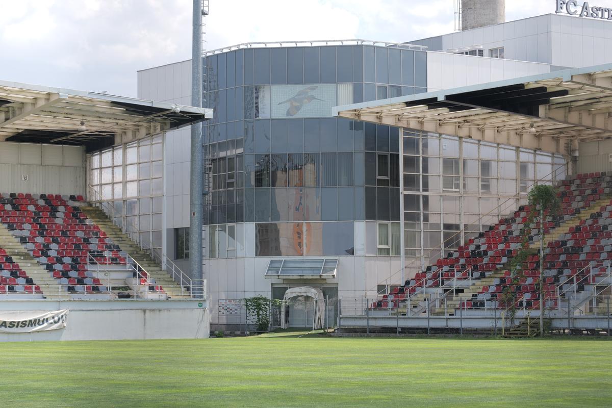 Cum a ajuns să arate stadionul fostei campioane a României, pe care au jucat mari echipe ale Europei » Dinamo și FCSB au jucat „acasă” aici!