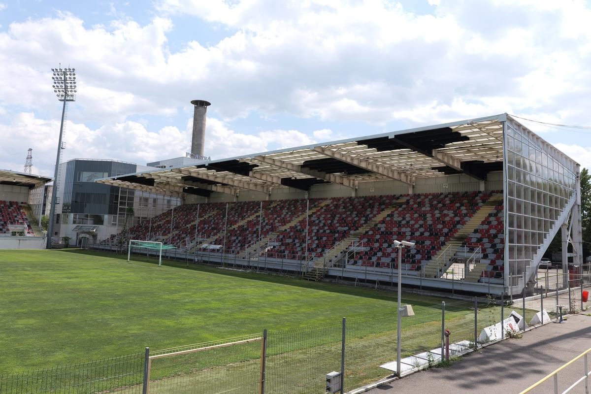 Cum a ajuns să arate stadionul fostei campioane a României, pe care au jucat mari echipe ale Europei » Dinamo și FCSB au jucat „acasă” aici!