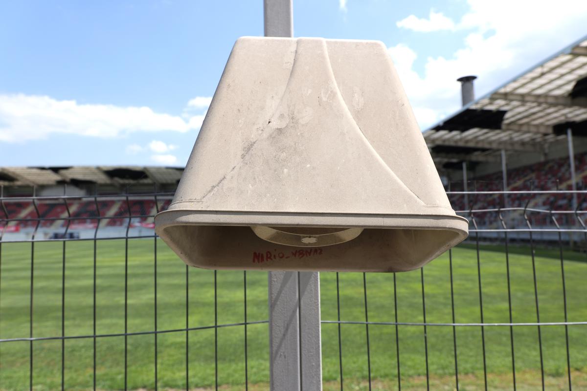 Cum a ajuns să arate stadionul fostei campioane a României, pe care au jucat mari echipe ale Europei » Dinamo și FCSB au jucat „acasă” aici!