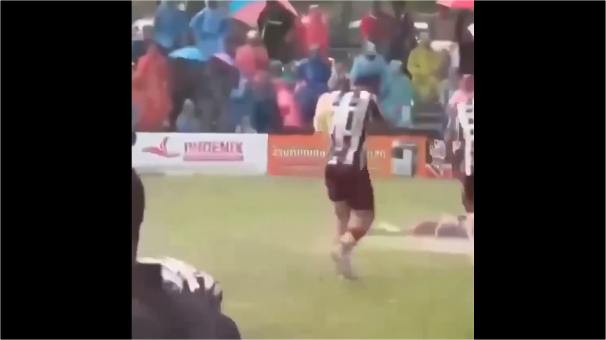 Tragedie! Fotbalistul a murit pe loc, după ce a fost lovit de fulger