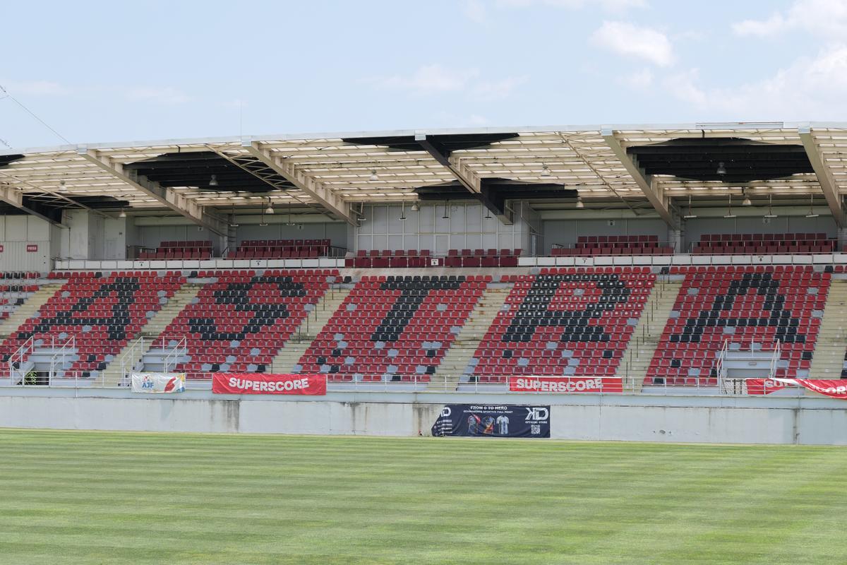 Cum a ajuns să arate stadionul fostei campioane a României, pe care au jucat mari echipe ale Europei » Dinamo și FCSB au jucat „acasă” aici!