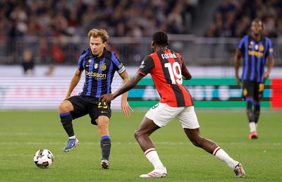 Milan - Inter 1-1 » Rivalele milaneze au dat-o la pace în Derby della... Perth! Emoții pentru Chivu