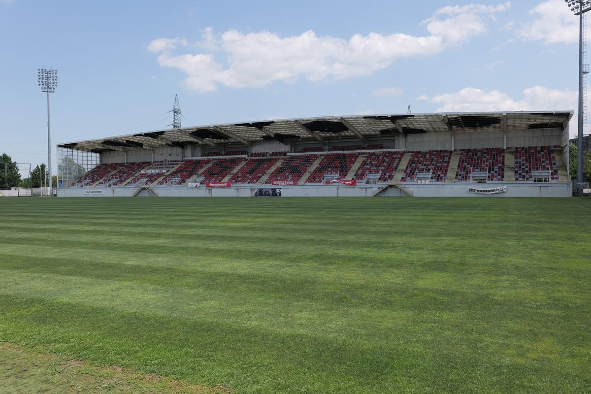 Cum a ajuns să arate stadionul fostei campioane a României, pe care au jucat mari echipe ale Europei » Dinamo și FCSB au jucat „acasă” aici!